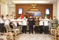 Gubernur Sumsel, Herman Deru saat menerima audiensi tiga Sekda OKU Raya masing-masing Sekda OKU Selatan H Romzi, Sekda OKU Timur Jumadi, Sekda OKU H Achmad Tarmizi bertempat di ruang audiensi gubernur, Rabu [10/11].