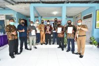 PT Bukit Asam [PTBA] Tbk memberikan surat pengalihan hak tanah kepada 133 kepala keluarga [KK] Dusun II Bukit Agung, Desa Keban Agung, Kecamatan Lawang Kidul, Kabupaten Muara Enim