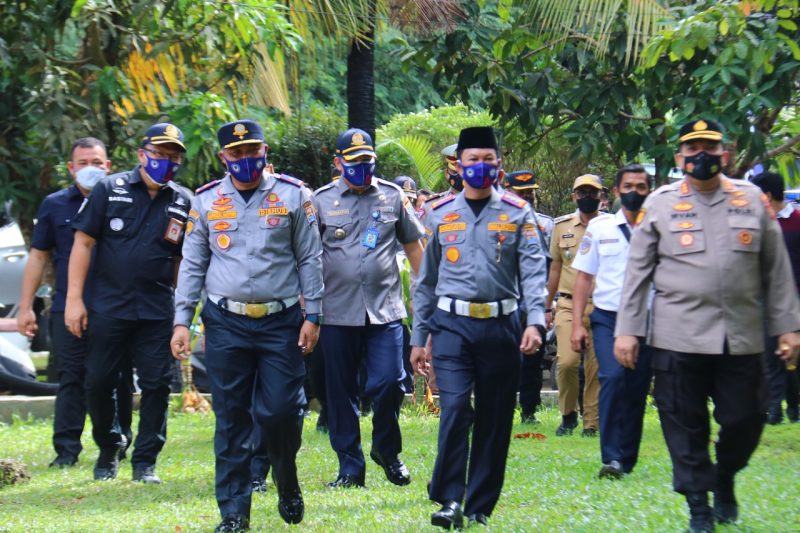 Walikota Palembanb, H Harnojoyo memimpin apel Forum Lalu Lintas [Forlalin], di halaman Dinas Perhubungan [Dishub] Kota Palembang, Kelurahan 35 Ilir, Kecamatan Ilir Barat II, Senin [8/11].