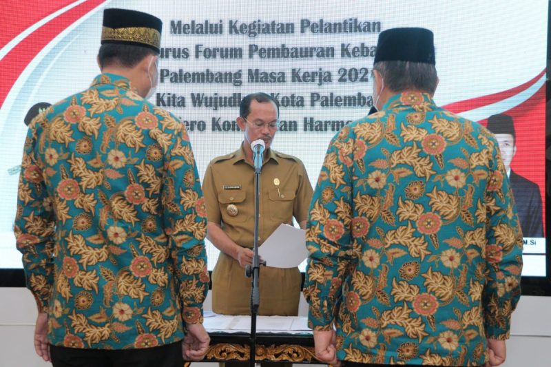 Walikota Palembang Harnojoyo menunjuk pengurus baru Forum Pembauran kebangsaan [FPK] Kota Palembang untuk periode 2021-2024, Selasa [23/11/21].