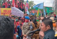 Tanggapi tuntutan buruh, Gubernur Sumsel Herman Deru, menyampaikan akan meninjau ulang UMP Sumsel setelah ada putusan Mahkamah Konstitusi [MK] terkait ditangguhkannya UU Omnibuslaw Cipta Kerja.