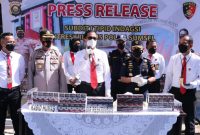 Direktorat Reserse Kriminal Khusus [Ditreskrimsus] Kepolisian Daerah Sumatera Selatan [Polda Sumsel] amankan ribuan bungkus rokok tanpa bea cukai di dalam bus dan bagasi yang berada di halaman loket triadi satrio wisata, Kamis [8/11] sekitar pukul 06.00 WIB.
