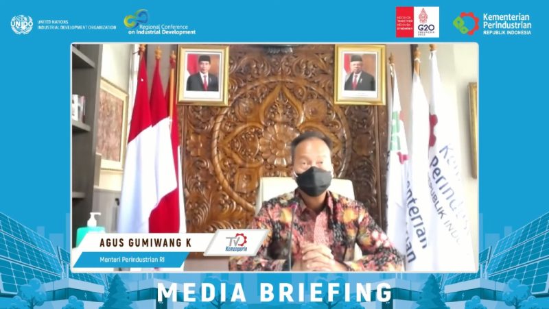 Menteri Perindustrian Agus Gumiwang Kartasasmita kepada para jurnalis dalam kegiatan media briefing jelang pelaksanaan RCID di Jakarta