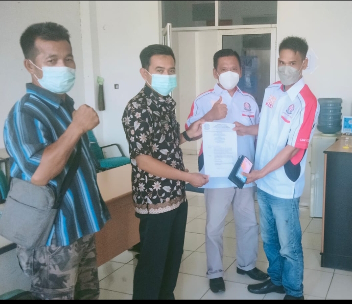 DPD LSM Kemilau Cahaya Bangsa Indonesia (KCBI) Musi Banyuasin saat mendatangi kantor Kesbangpol Musi Banyuasin