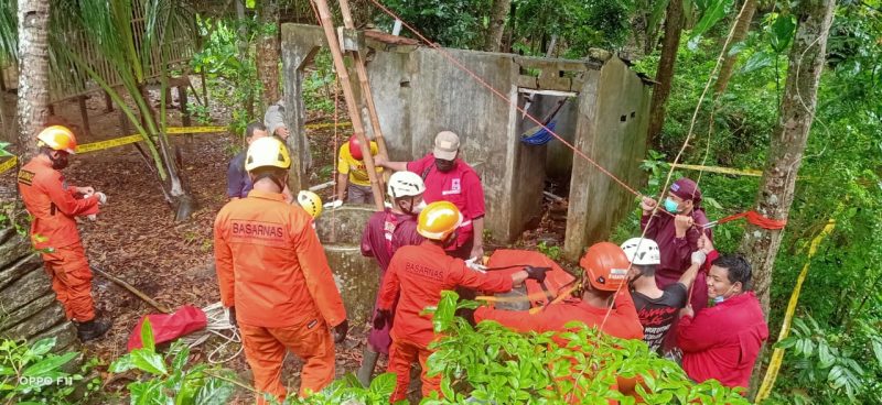TIm rescue Basarnas Yogyakarta saat melakukan proses evakuasi korban