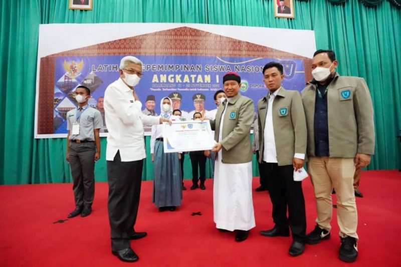Wagub Sumsel Ir H Mawardi Yahya membuka Program LKS Nasional