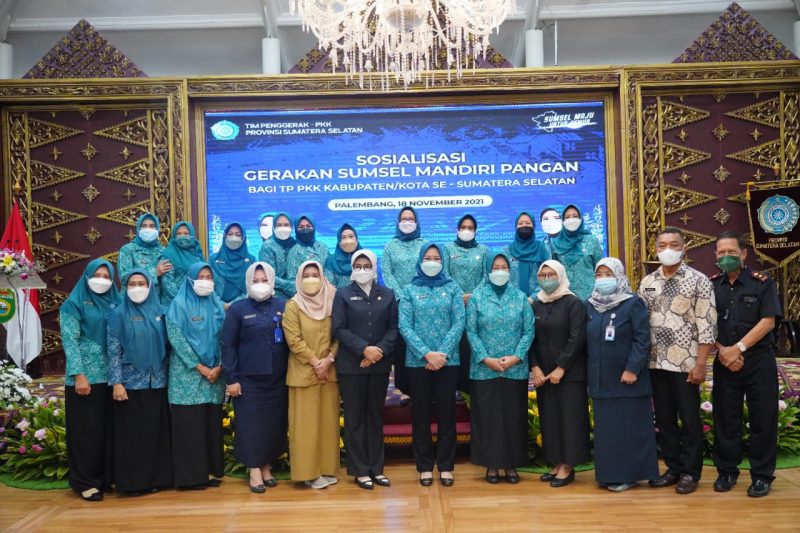 Ketua TP PKK Sumsel Hj Febrita Lustia HD ikut aktif mensosialisasikan gerakan Sumsel Mandiri Pangan ke PKK kabupaten/kota se-Sumsel, bertempat di Griya Agung, Kamis [18/11] siang.