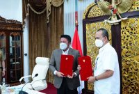 Diserahkan secara simbolis, ditandai dengan penandatanganan berita acara serah terima aset dari Direktur Prasarana Strategis Direktorat Cipta Karya Kementerian PUPR, Iwan Suprijanto, dan terima langsung oleh Gubernur Sumatera Selatan H Herman Deru, di Griya Agung, Selasa, [23/11].