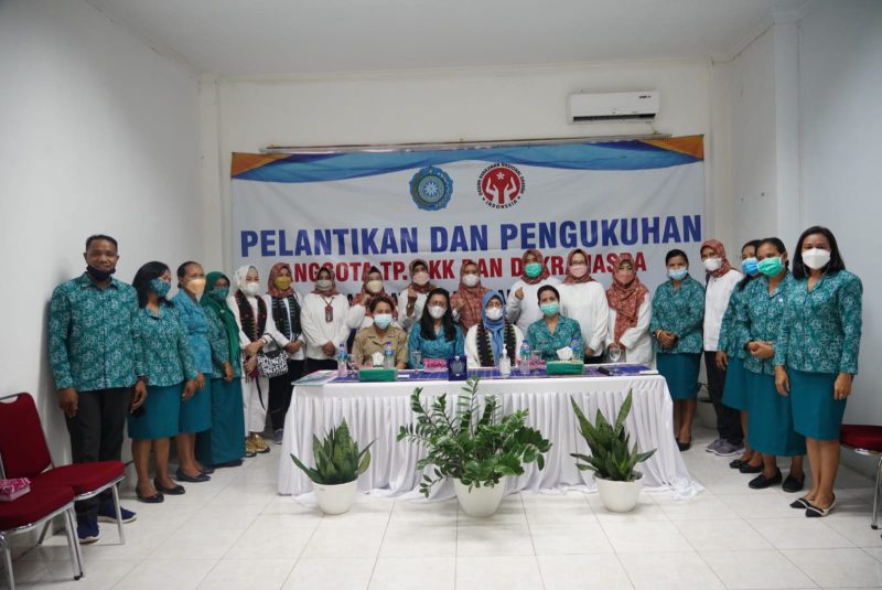  Wakil Ketua 1 TP PKK SumselHj Fauziah Mawardi Yahya saat mengenalkan program Sumsel Mandiri Pangan dihadapan ibu-ibu TP PKK Kabupaten Manggarai Barat, Provinsi Nusa Tenggara Timur [NTT], Selasa [22/11] sore.