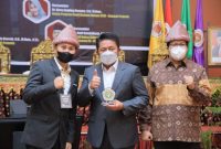 Gubernur Sumse H Herman Deru menjadi Keynote dalam seminar nasional ilmu hukum dan sosial di Ballroom Hotel Aryaduta Palembang, Senin [29/11].