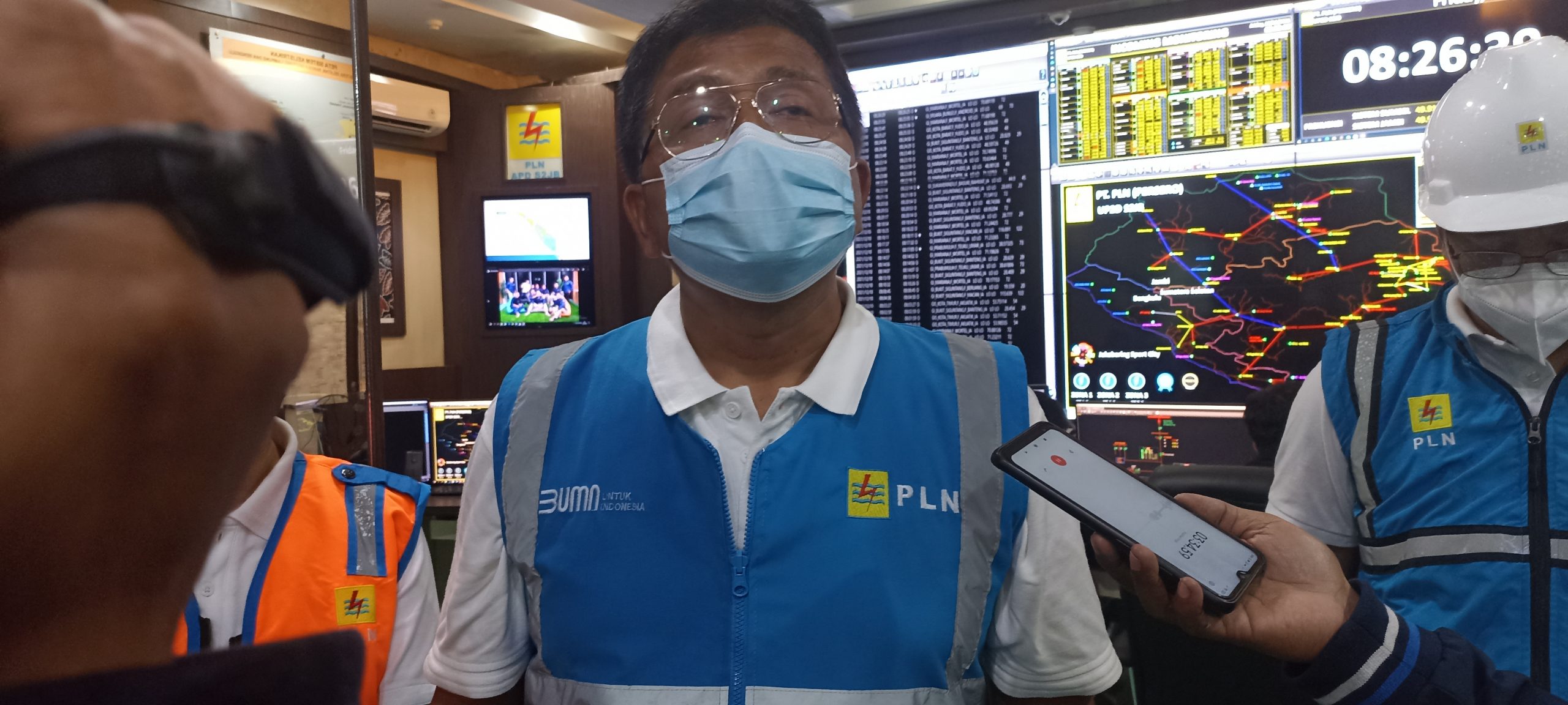 General Manager [GM] PT PLN [Persero] unit wilayah Sumsel, Jambi dan Bengkulu [UIWS2JB], Bambang Dwiyanto saat memberikan keterangan usai memimpin Apel Siaga Natal 2021 dan Tahun Baru 2022, Jumat [10/12/2021].