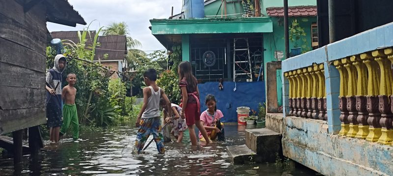 Banjir yang menggenangi wilayah Kelurahan Kemang Agung, Kecamatan Kertapati Palembang, Sabtu [25/12/2021]