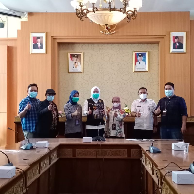 Wakil Walikota Fitrianti Agustinda, Rabu [1/12/2021] di ruang kerjanya menerima audiensi media info Indonesia.
