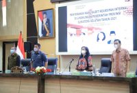 Gubernur Sumsel H Herman Deru menghadiri acara Penyerahan Hasil Audit Sistem Kearsipan Internal [ASKI] di Lingkungan Pemprov Sumsel bertempat di Graha Bina Praja Pemprov Sumsel, Jumat [3/12].
