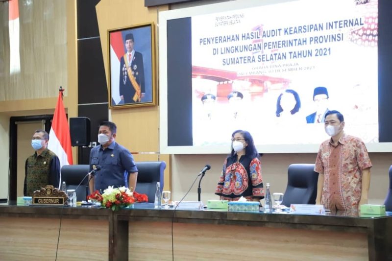 Gubernur Sumsel H Herman Deru menghadiri acara Penyerahan Hasil Audit Sistem Kearsipan Internal [ASKI] di Lingkungan Pemprov Sumsel bertempat di Graha Bina Praja Pemprov Sumsel, Jumat [3/12].