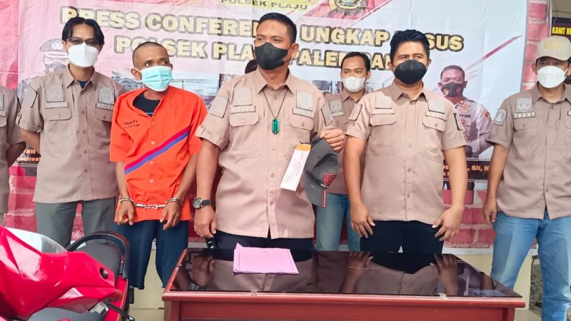 Daud alias Belong [31] warga jalan Selatan, Sungai Rebo, Kabupaten Banyuasin, Sumsel, harus menginap hotel prodeo, Polsek Plaju.