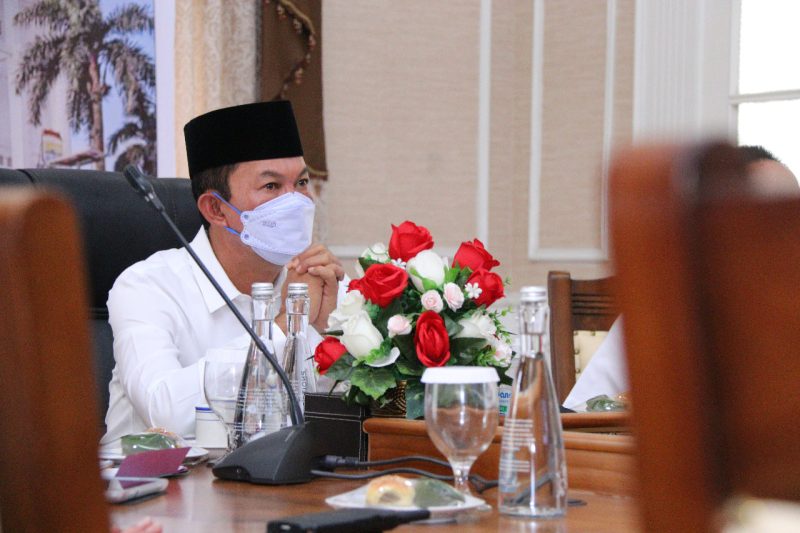 Walikota Palembang H Harnojoyo melakukan rapat kesiapan penerapan PPKM Natal 2021 dan Tahun Baru 2022 [Nataru], akselerasi Vaksinasi, serta belanja daerah [APBD] melalui virtual bersama Menteri Dalam Negeri Republik Indonesia [Mendagri RI], Rabu [8/12/2021].