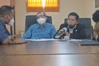 Direktur Rumah Sakit [RS] Islam Ar Rasyid Palembang, Kolonel CPM [Purn] dr Tony Siguntang SP THT didampingi Kuasa Hukumnya, Junaidi Aziz SH MH menyampaikan kronologis terkait dugaan persoalan persalinan seorang pasien hingga pengusiran Jurnalis. 