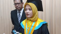 Nadya Syafira Putri, satu di antara mahasiswa dengan lulusan tercepat dari Universitas Islam Negeri Raden Fatah [UIN RF] di Wisuda ke 79, Sabtu [11/12/2021].