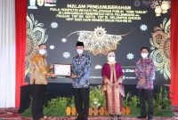 Disdik Palembang Raih Penghargaan Nasional sebagai TOP 15, Penghargaan Diterima Langsung oleh Kadisdik Palembang H Ahmad Zulinto SPd MM