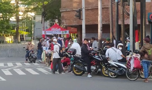 Massa Reuni 212 Tetap Berdatangan di Jalan Kebon Sirih Jakarta Pusat, Source: Detikcom