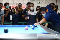 membuka dengan resmi Turnamen Nine Ball Gubernur Sumsel Cup I 2021, bertempat di Hotel Swarna Dwipa Palembang, Rabu [8/12] siang.