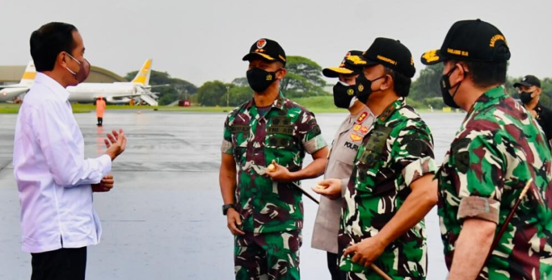 Presiden Joko Widodo pada Selasa, 7 Desember 2021, bertolak menuju Provinsi Jawa Timur untuk melakukan kunjungan kerja melalui Pangkalan TNI AU Halim Perdanakusuma, Jakarta. Foto: BPMI Setpres/Laily Rachev [tangkapan layar]