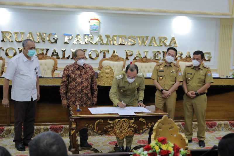Pemerintah Kota [Pemkot] Palembang teken nota kesepakatan dengan Badan Penelitian dan Pengembangan Sumber Daya Masyarakat Kementerian Komunikasi dan Informasi [Balitbang SDM Kominfo] Republik Indonesia, Senin [20/12/21].