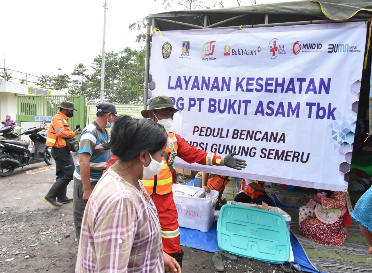 Tim tanggap bencana PT Bukit Asam Tbk [PTBA] kembali bergerak cepat membantu para korban musibah erupsi Gunung Semeru, tepatnya di Desa Sumber Wuluh, Kecamatan Candipuro, Kabupaten Lumajang, Provinsi Jawa Timur.