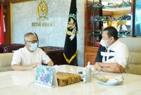 Ketua MPR RI Bambang Soesatyo [Bamsoet] usai menerima panitia Hari Pers Nasional 2022, di Ruang Kerja Ketua MPR RI, di Jakarta, Kamis [13/1/2022].
