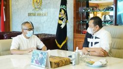 Ketua MPR RI Bambang Soesatyo [Bamsoet] usai menerima panitia Hari Pers Nasional 2022, di Ruang Kerja Ketua MPR RI, di Jakarta, Kamis [13/1/2022].