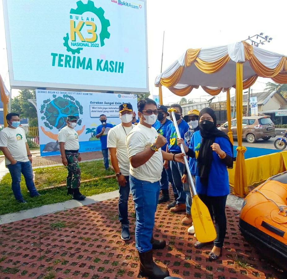 Bukit Asam bersama Stakeholder Bersih Bersih Lingkungan