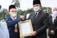 Gubernur Sumsel H Herman Deru memberikan penghargaan Satya Lencana Karya Satya 30 tahun, 20 tahun dan 10 tahun kepada ASN, dan juga ditujukan kepada Madrasah, Guru dan Siswa berprestasi.