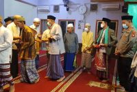 Minggu [10/1/2022] Walikota Harnojoyo bersama Kapolresta Palembang baru, kompak melaksanakan shalat subuh berjamaah di Masjid Al Ikhlas Sekip Bendung Palembang.