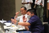 Gubernur Sumsel H Herman Deru bersama Direktur Utama, Arsal Ismail melakukan rapat dengan Menteri Investasi/Kepala Badan Koordinasi Penanaman Modal [BKPM] Bahlil Lahadalia secara virtual bertemapt di Hotel Santika Priemere Bandara Palembang, Senin [10/1]
