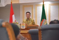 Sekretaris Daerah [Sekda] Drs Ratu Dewa MSi memimpin rapat pembukaan sosialisasi dan edukasi masjid dan mushola se-Kota Palembang bersama Baznas di ruang rapat Parameswara, Kamis [13/1/2022].