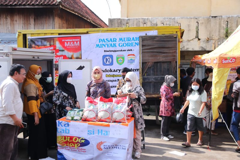 Pemerintah Kota Palembang menggelar 'Pasar Murah' di Pasar Tangga Buntung, Kelurahan 36 Ilir, Kecamatan Gandus