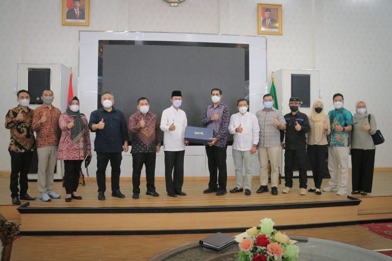 Walikota Palembang H Harnojoyo rapat bersama Gasnet di rumah dinasnya, Jumat [14/1/2022].
