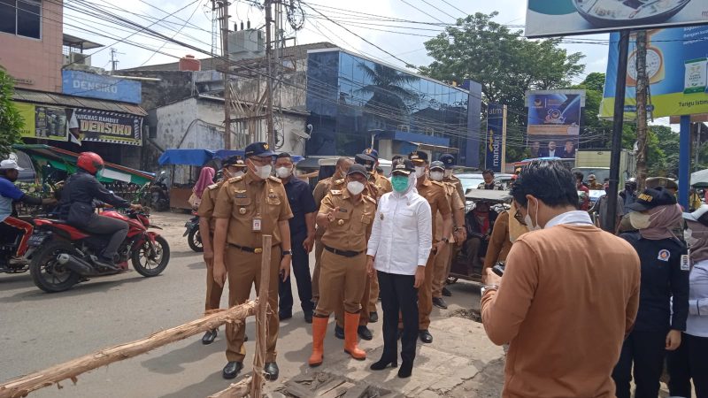 Fitri Berang, Jalan Pasar Satelit Rusak Parah