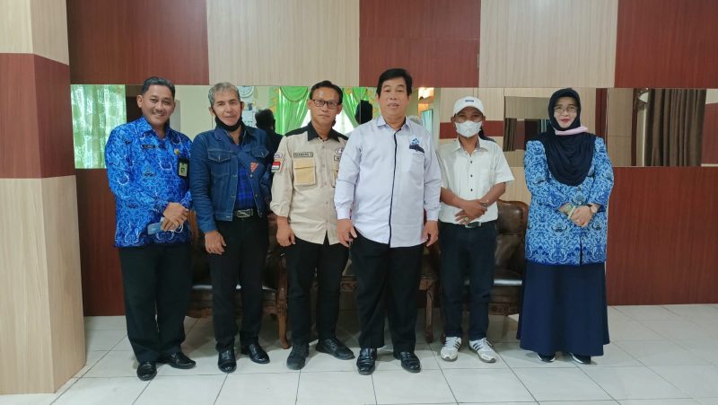 KUNJUNGAN kerja personal Sekretariat Bersama [Sekber] Wartawan Indonesia ke Kanwil Kementerian Agama Sumatera Selatan, mendapat sambutan baik dari Kabid Pendidikan dan Kependidikan Agama Islam [Pakis], Evi Zurfiana Azom.