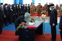 Wakil Gubernur Provinsi Sumatera Selatan [Sumsel] H Mawardi Yahya dengan resmi melantik 283 Pejabat Fungsional dan Pengawas di Lingkungan Pemerintah Provinsi Sumsel, bertempat di SMK Negeri 2, Selasa [18/1].
