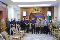 Gubernur Sumsel H Herman Deru saat menerima audiensi Ketua Pengadilan Tinggi Tata Usaha Negara [PTTUN] Medan, Dr Aripin Marpaung SH MHum dan rombongan, di ruang tamunya, Kamis [20/1].