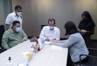 Di hadapan Notaris Lestiani Wang SH MKn, Walikota Palembang H Harnojoyo melakukan penandatanganan perjanjian PEN di gedung Sampoerna Strategic Square Tower LG-17 Jalan Jenderal Sudirman, Jakarta Selatan, Kamis [20/1/2022].
