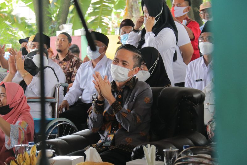 Sekretaris Daerah [Sekda] Palembang, Drs Ratu Dewa MSi melantik Pengurus Lembaga Pemberdayaan Masyarakat Kelurahan [LPMK] 20 Ilir [D1I] periode 2022-2027.