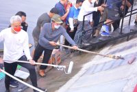 Minggu [23/1/2022], menjadi hari spesial, ceria penuh dengan penuh semangat menghiasi Gotong Royong [Goro] Walikota Palembang H Harnojoyo di sepanjang aliran Sungai Sekanak Lambidaro. 
