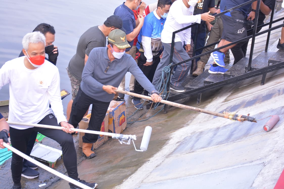 Minggu [23/1/2022], menjadi hari spesial, ceria penuh dengan penuh semangat menghiasi Gotong Royong [Goro] Walikota Palembang H Harnojoyo di sepanjang aliran Sungai Sekanak Lambidaro.