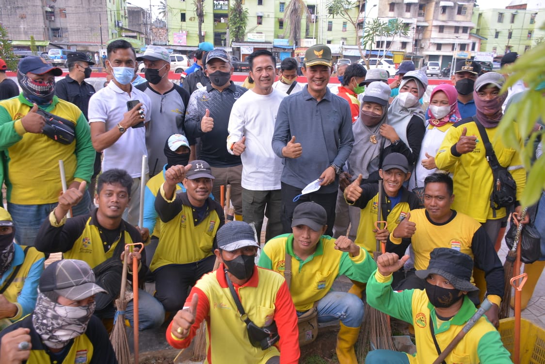 Minggu [23/1/2022], menjadi hari spesial, ceria penuh dengan penuh semangat menghiasi Gotong Royong [Goro] Walikota Palembang H Harnojoyo di sepanjang aliran Sungai Sekanak Lambidaro.