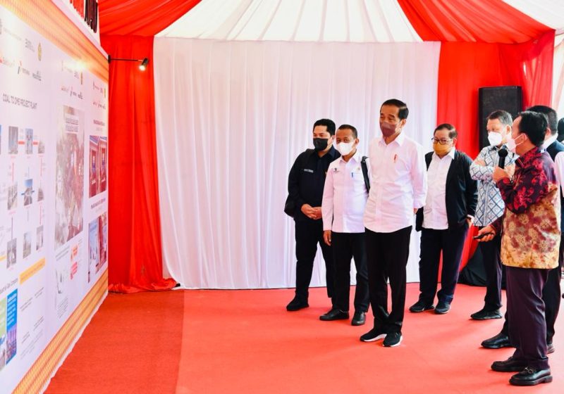 Presiden Republik Indonesia Ir H Joko Widodo [Jokowi] groundbreaking proyek hilirisasi batu bara menjadi DME di kawasan industri Tanjung Enim, Sumatera Selatan [Sumsel] pada Senin [24/1/2022].