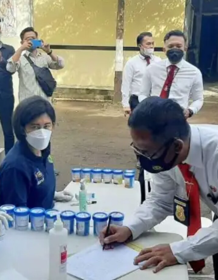 Polda Sumsel melakukan tes urine terhadap personal kepolisian di Sumatera Selatan.