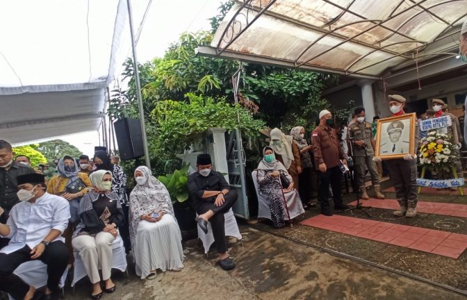 Suasana duka di kediaman Eks Walikota Palembang dua periode [1993-2003] H Husni bin Zainal. 